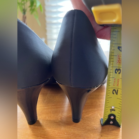 Abella Women’s Blue Pumps Size US9 - Picture 4 of 6